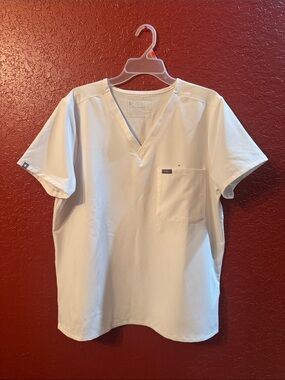 Figs Men’s V-Neck Short Sleeve Scrub Top — off White